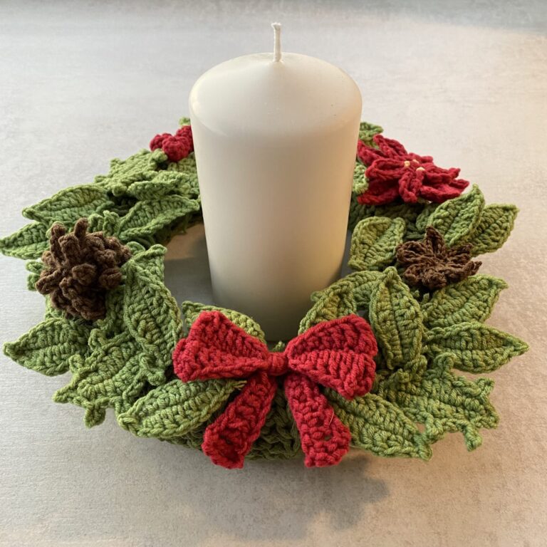 Create Your Own Festive Christmas Wreath: A Crochet Pattern